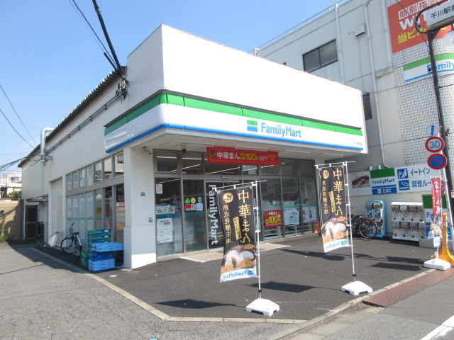 コンビニ　ファミリーマート千川駅北店（コンビニ）まで691m
