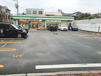 コンビニ　ファミリーマート中野中央五丁目店（コンビニ）まで226m