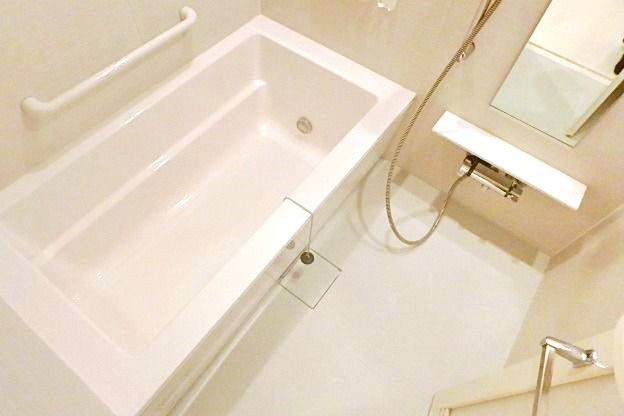バス・シャワールーム　コンパクトで使いやすいお風呂です