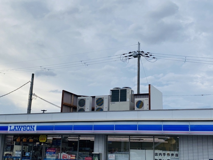 コンビニ　ローソン小松里南店（コンビニ）まで650m
