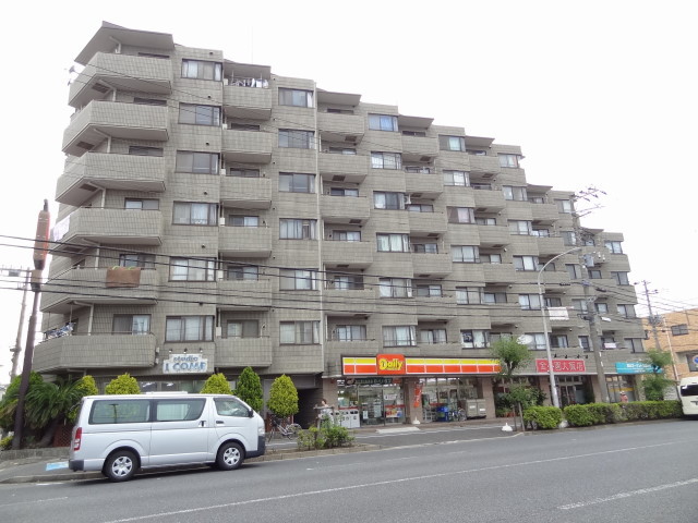 コンビニ　デイリーヤマザキ（コンビニ）まで80m