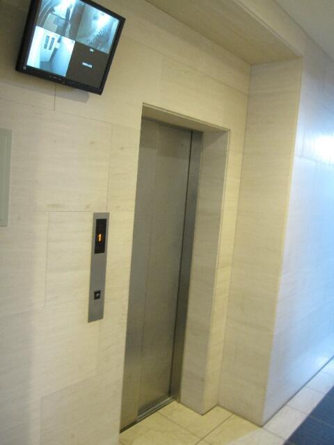 その他共有部分　カメラ付きエレベーターです