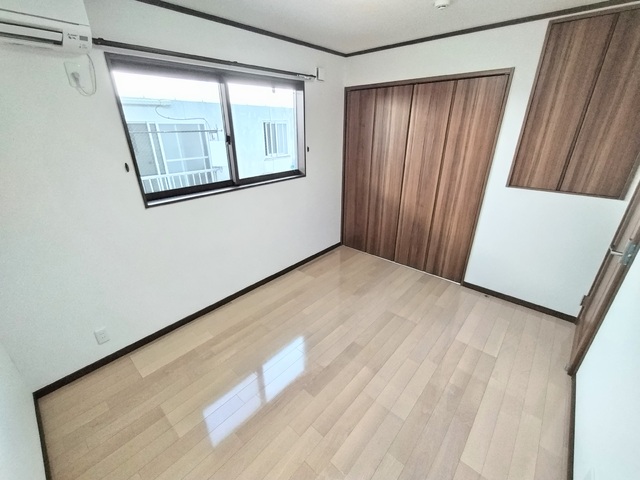 その他部屋・スペース　★５．６帖の洋室はエアコン付きです★