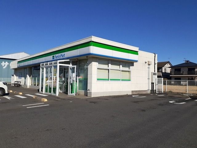 コンビニ　ファミリーマート（コンビニ）まで900m