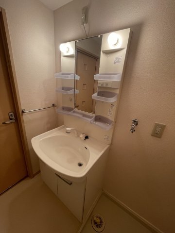 洗面設備　コンパクトで使いやすい洗面所