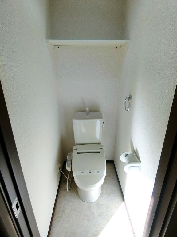 トイレ　温水洗浄便座付き