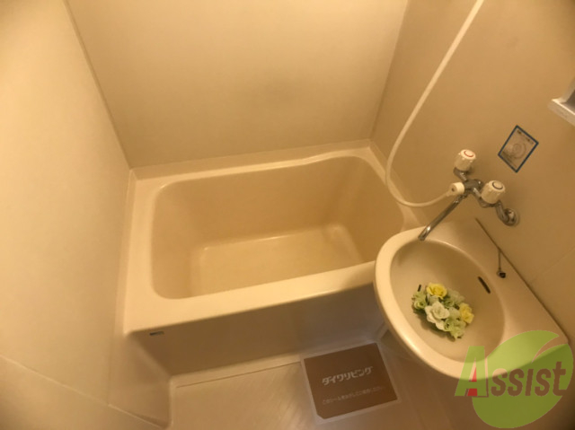 バス・シャワールーム　疲れた日は湯船に浸かって疲れを取ってください。