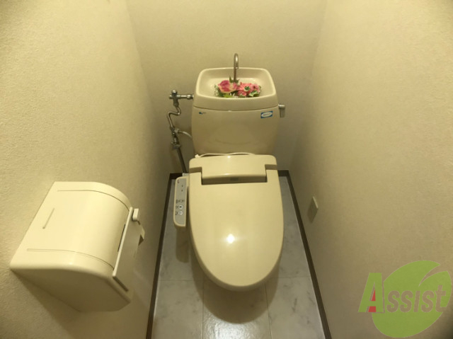 トイレ　おトイレは便利なウォッシュレット付きです。