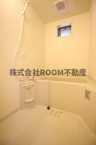 バス・シャワールーム　コンパクトで使いやすいお風呂です