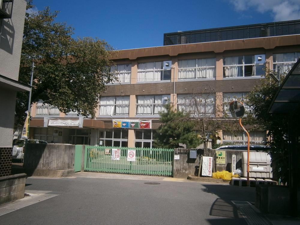 小学校　宇治市立 木幡小学校（小学校）まで568m