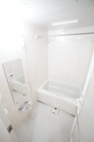 バス・シャワールーム　※同物件・反転タイプの写真です。