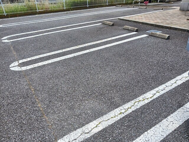 駐車場　駐車場があるので、車を買う予定の方も安心です