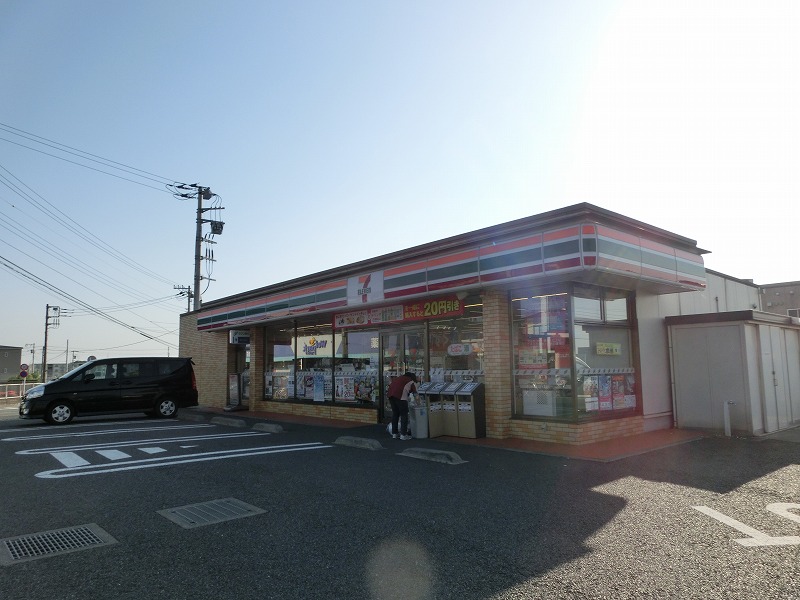 コンビニ　セブンイレブン（コンビニ）まで855m