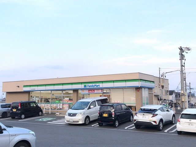 コンビニ　ファミリーマート（コンビニ）まで2460m