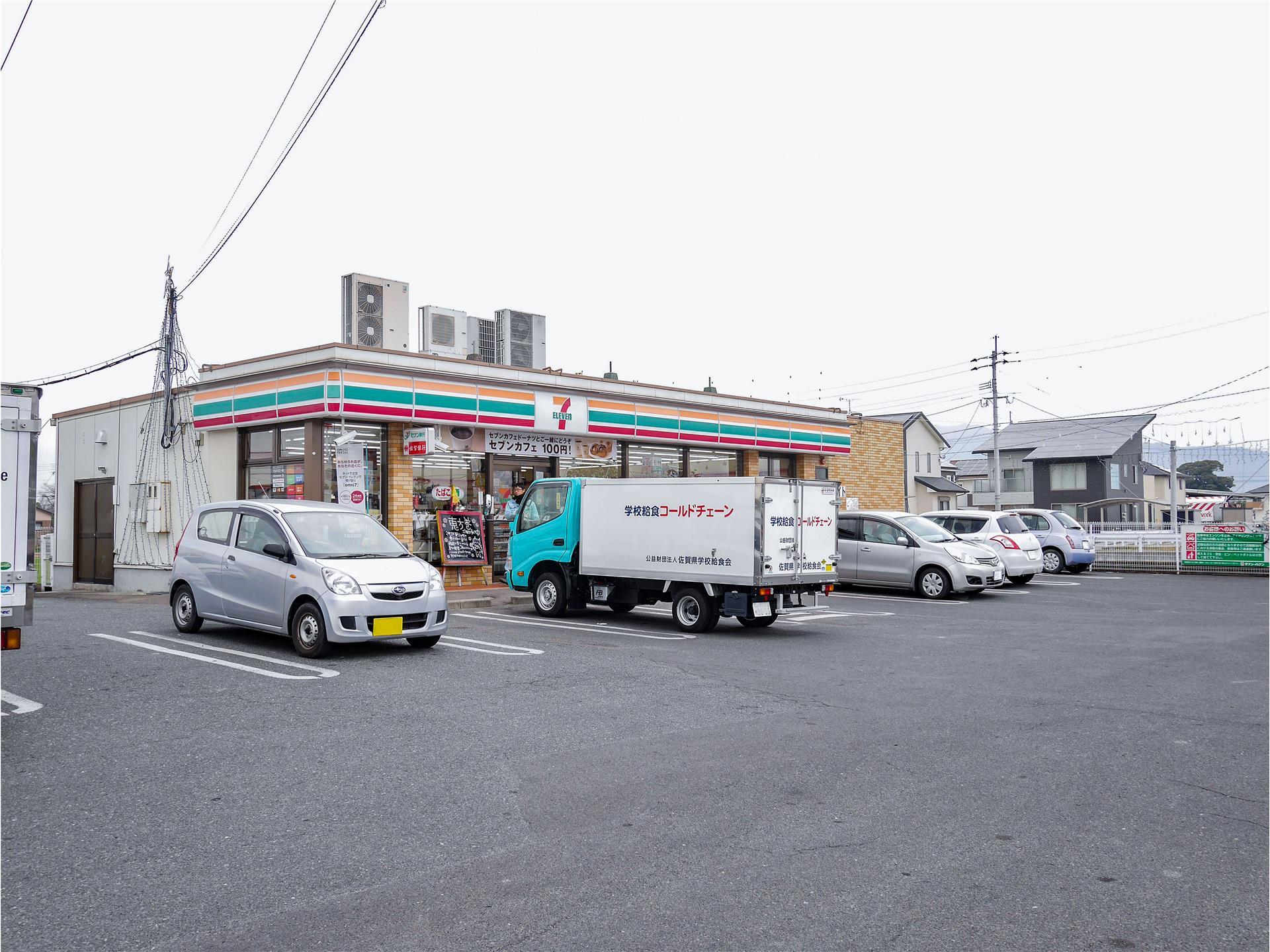 コンビニ　セブンイレブン佐賀鍋島町店（コンビニ）まで174m