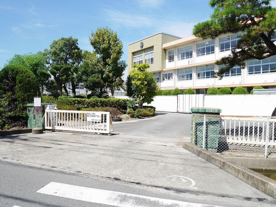 小学校　佐賀市立鍋島小学校（小学校）まで959m