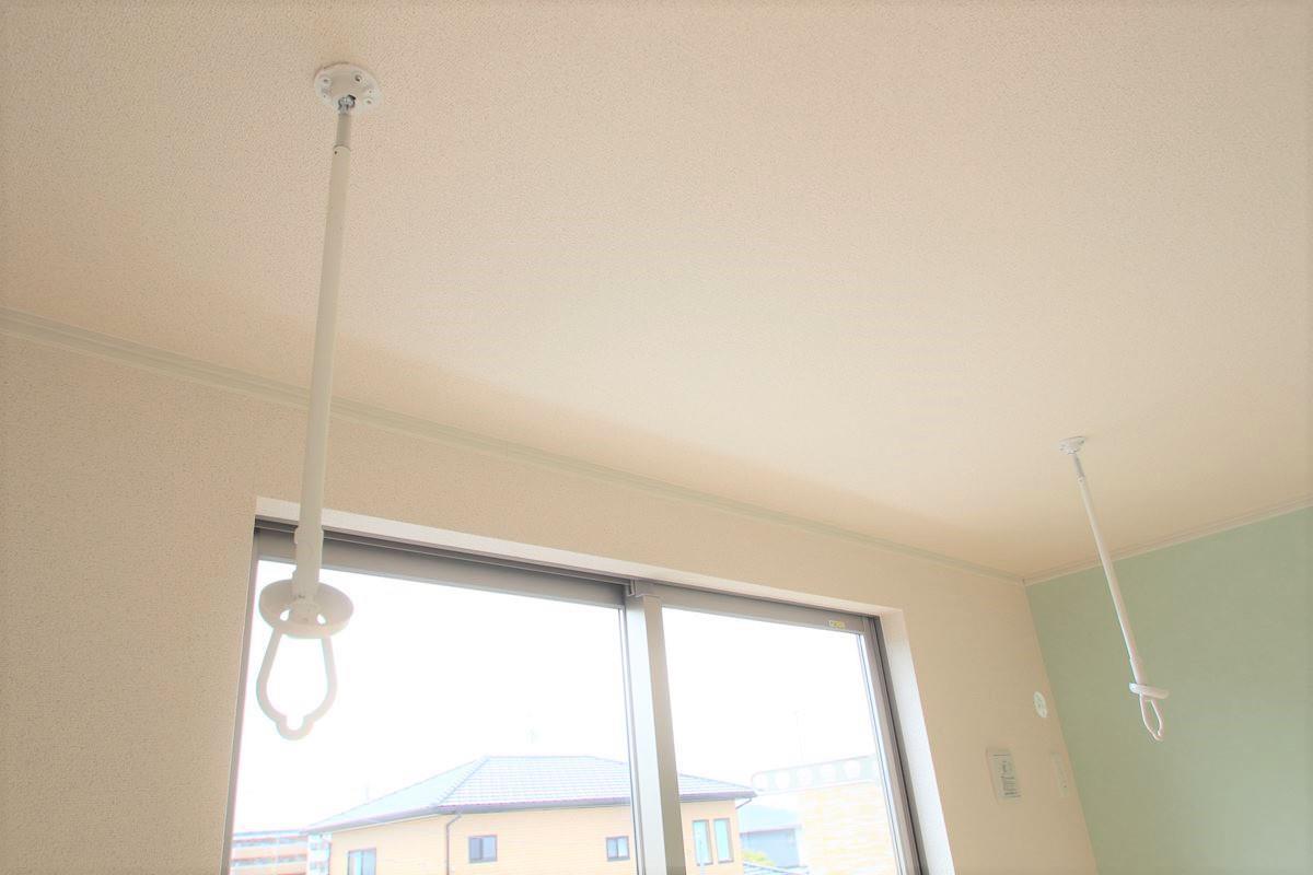 その他設備　室内物干し金具をご用意。