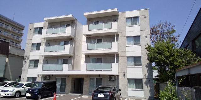 建物外観　鉄筋コンクリート造４階建♪