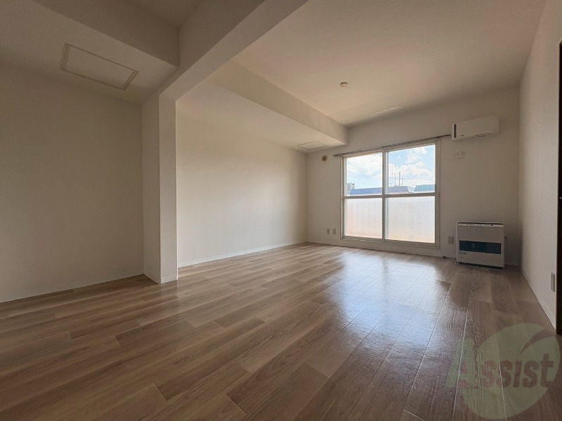 居室・リビング　広くてキレイなお部屋が広がっていて、充実した生活が送れそう。