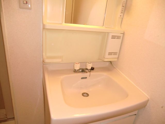 洗面設備　独立洗面台付です