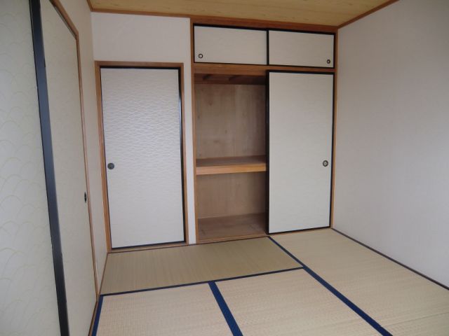 収納　和室の押入れは収納も深く便利です