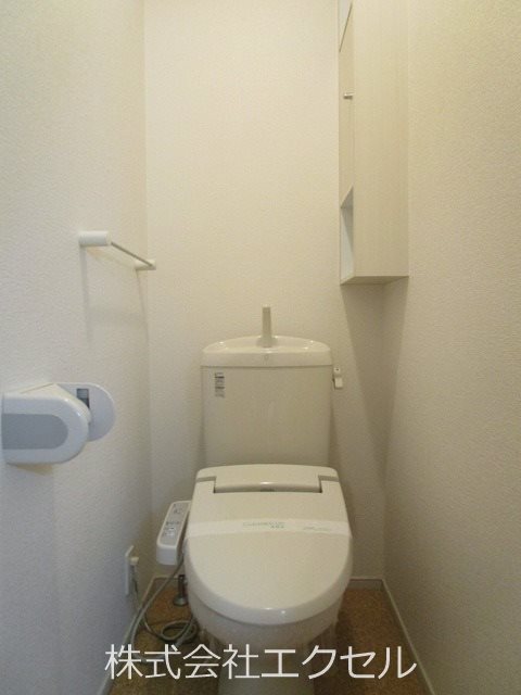 トイレ　温水洗浄便座です。