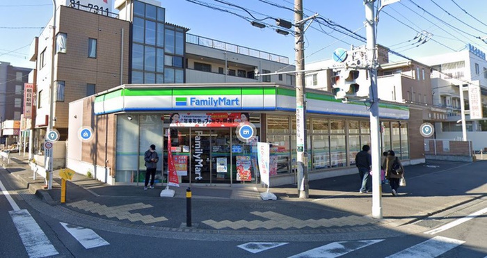 コンビニ　ファミリーマート（コンビニ）まで250m