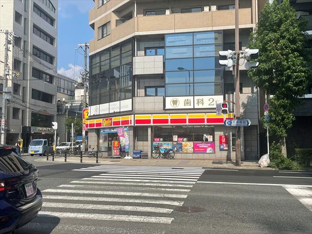 コンビニ　デイリーヤマザキ（コンビニ）まで314m