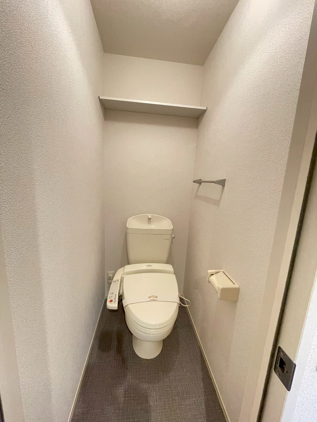 トイレ　温水洗浄機能付き