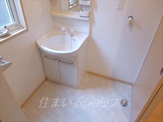 洗面設備　シャンプードレッサー・窓あり