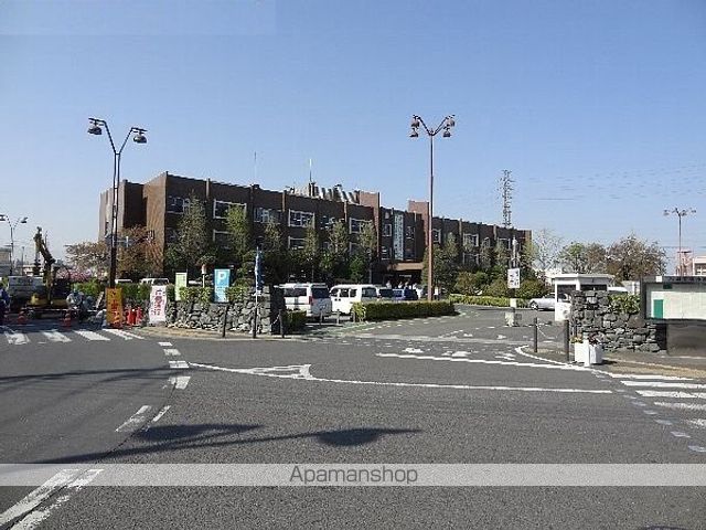 役所　八潮市役所（役所）まで900m
