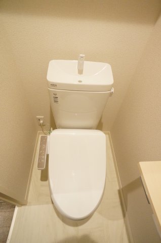 トイレ　多機能温水洗浄便座