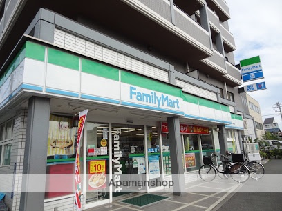 コンビニ　ファミリーマート（コンビニ）まで496m