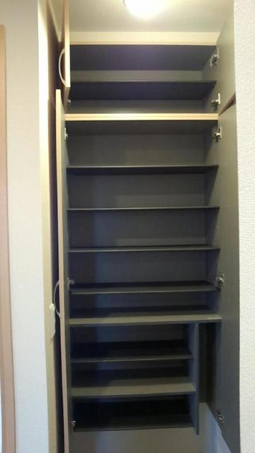 その他　下足入