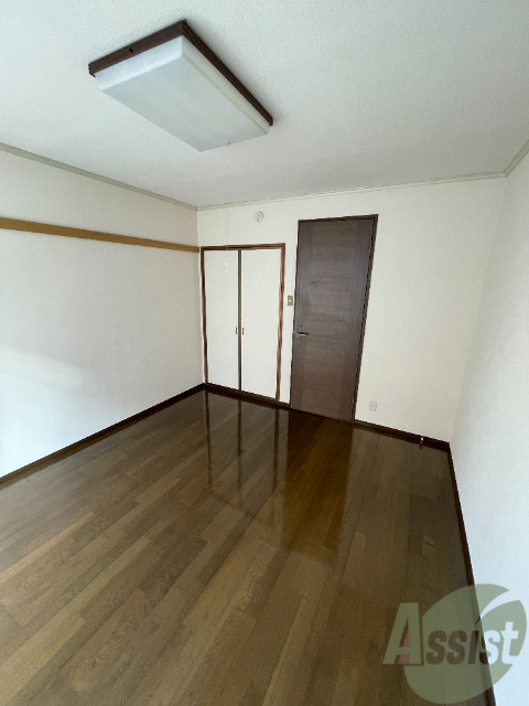 居室・リビング　洋室７帖のお部屋です。フローリング貼りの綺麗な室内です。