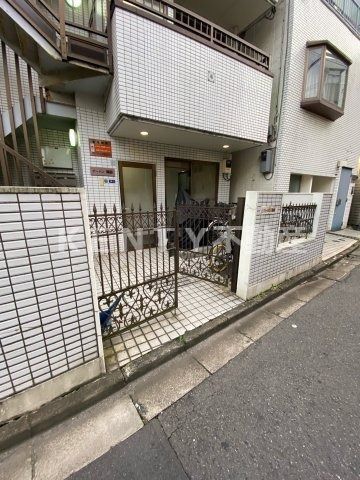 エントランス　落ち着いたエントランスです