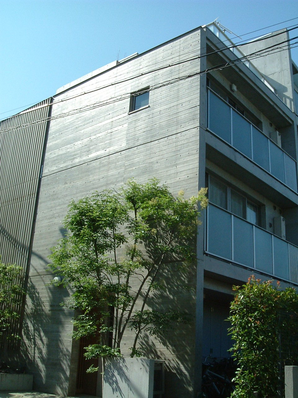建物外観　ＲＣ打ち放しの落ち着いた外観です