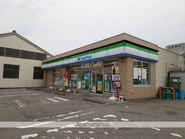コンビニ　ファミリーマート高岡金屋町店（コンビニ）まで94m