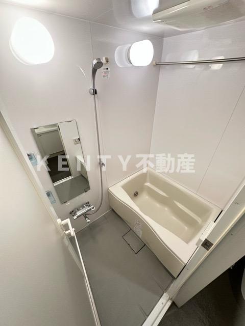 バス・シャワールーム　コンパクトで使いやすいお風呂です