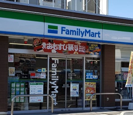 コンビニ　ファミリーマート秦野本町二丁目店（コンビニ）まで107m