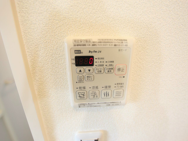 その他設備　浴室暖房乾燥機付バスルーム　窓付（換気良好）