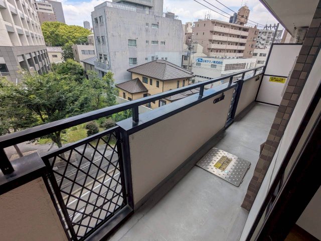 バルコニー　パルコート伊勢山