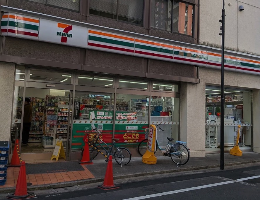 コンビニ　セブンイレブン中央区築地2丁目店（コンビニ）まで60m
