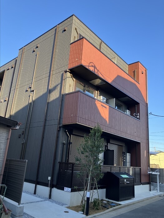 建物外観　省エネ＋創エネのZEH-M物件☆