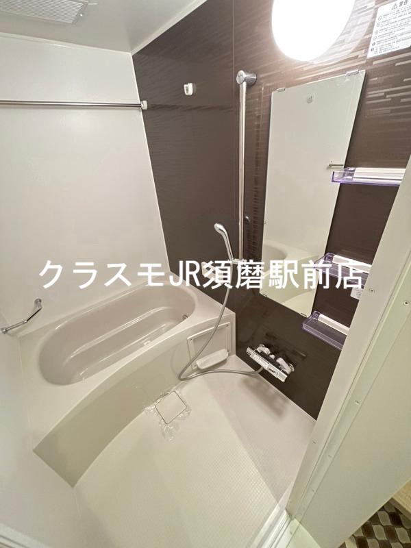 バス・シャワールーム　一日の疲れを洗い流す大切な空間。ゆったりくつろいでください。