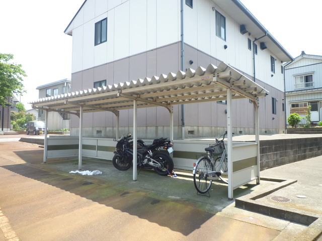 その他共有部分　屋根つき駐輪場は雨の日も安心☆