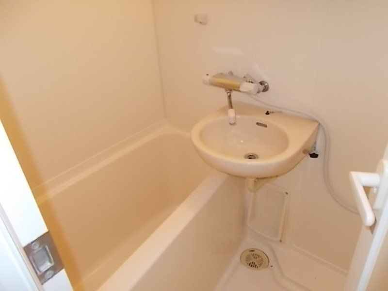 洗面設備　※同タイプの別のお部屋です。