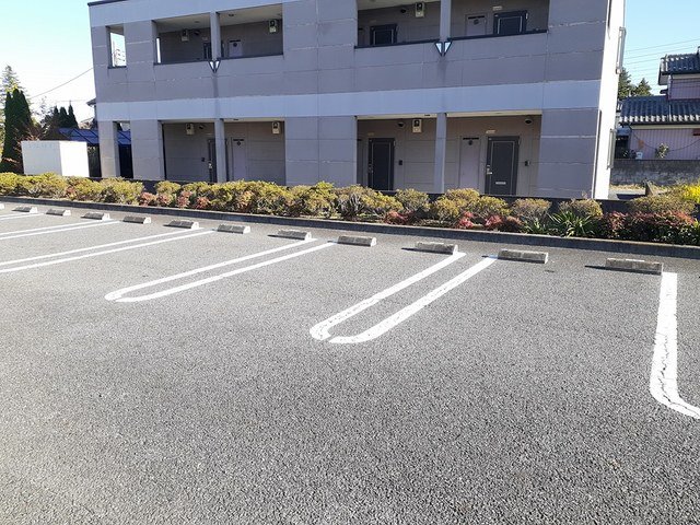 駐車場　駐車場があるので、車を買う予定の方も安心です