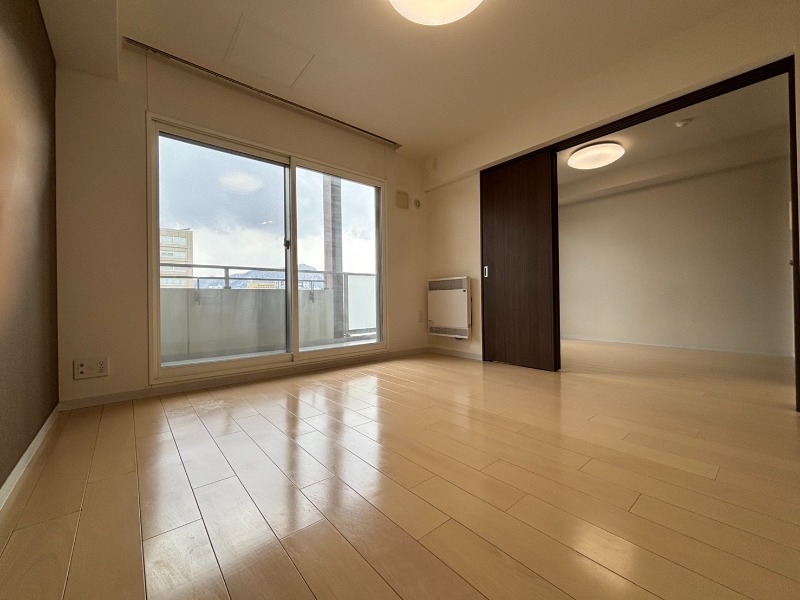居室・リビング　広くてキレイなお部屋が広がっていて、充実した生活が送れそう。