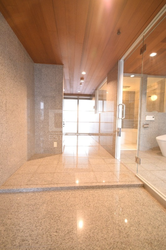 玄関　※写真は同タイプ別部屋です。